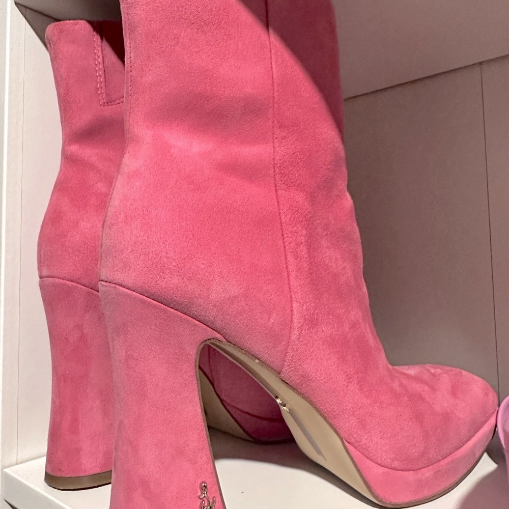 Pink Boots Size 8M🩷🩷🩷